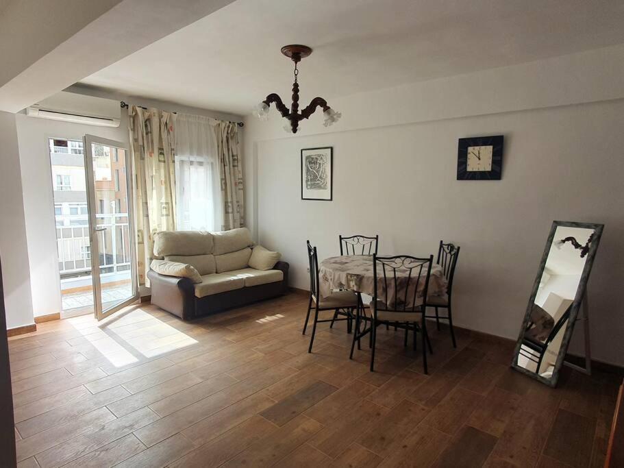 Apartamento En Paseo Maritimo * Almeria